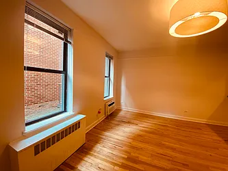 Rented by Metropolis Real Estate of Manhattan