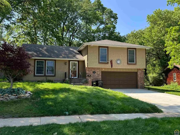 3223 SW 33rd Ct, Topeka, KS 66614