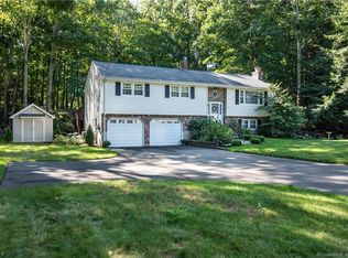 55 Woods End Rd, Guilford, CT 06437