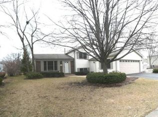 775 Pheasant Ridge Dr, Lake Zurich, IL 60047