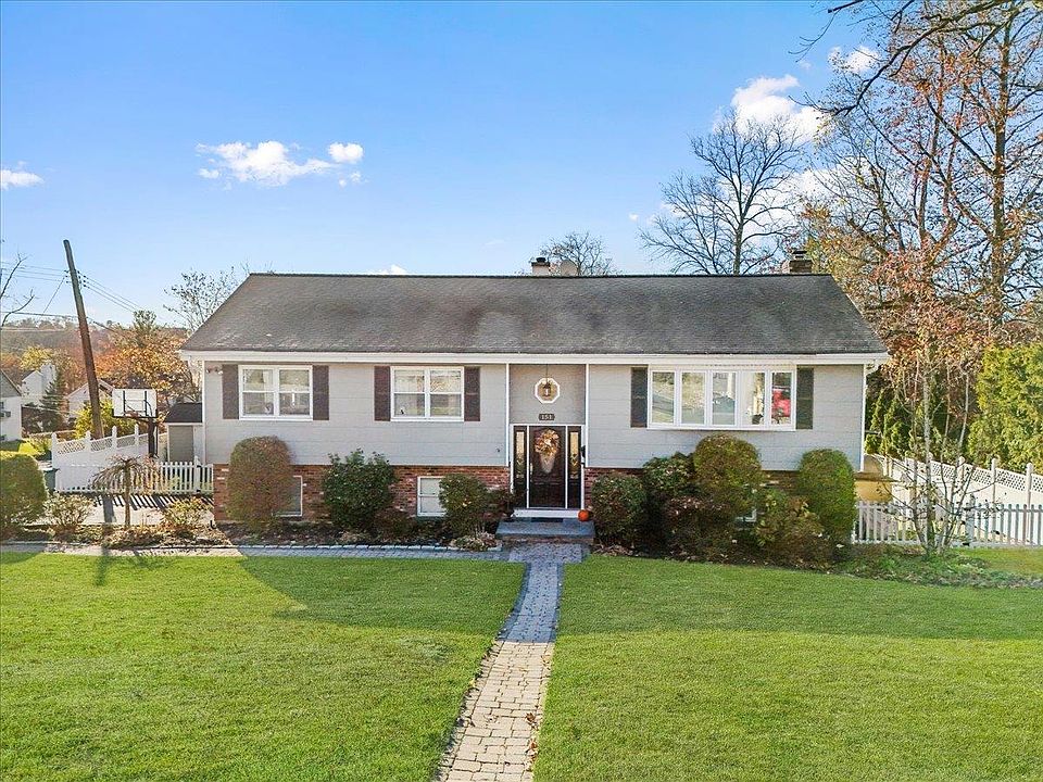1st image of 151 Willis Avenue