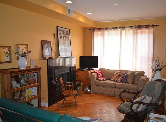 3rd image of 3554 W Flournoy St Unit 2