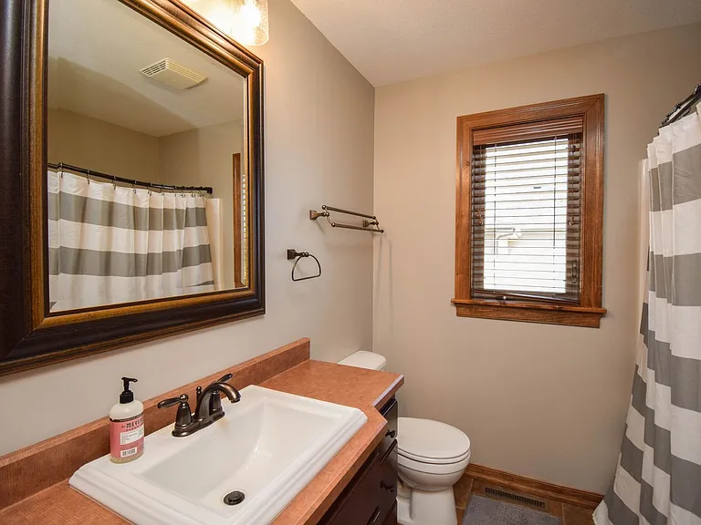 2204 S Silverthorne Ave — Photo 37