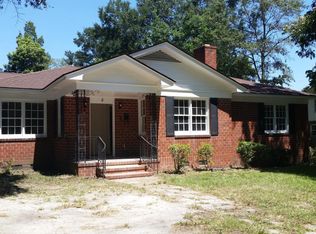 8 Columbus Dr, Savannah, GA 31405