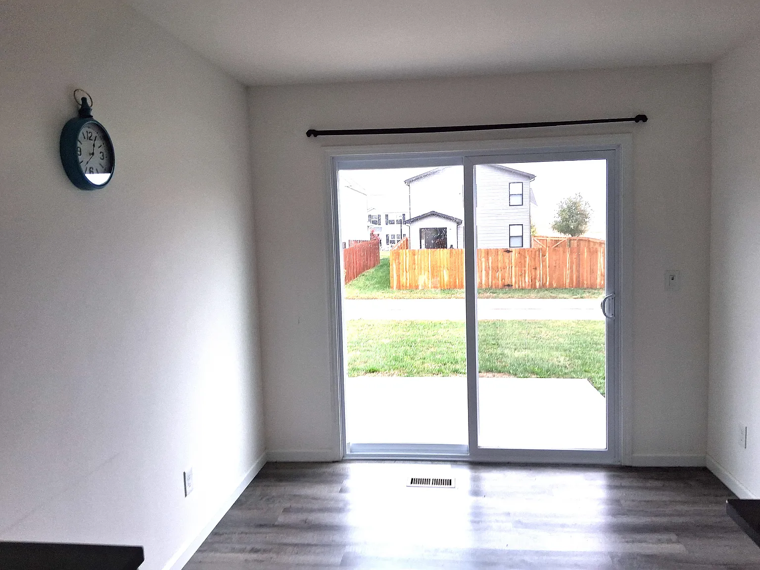 4 bed, 2287 sqft, $2,900 — Photo 4
