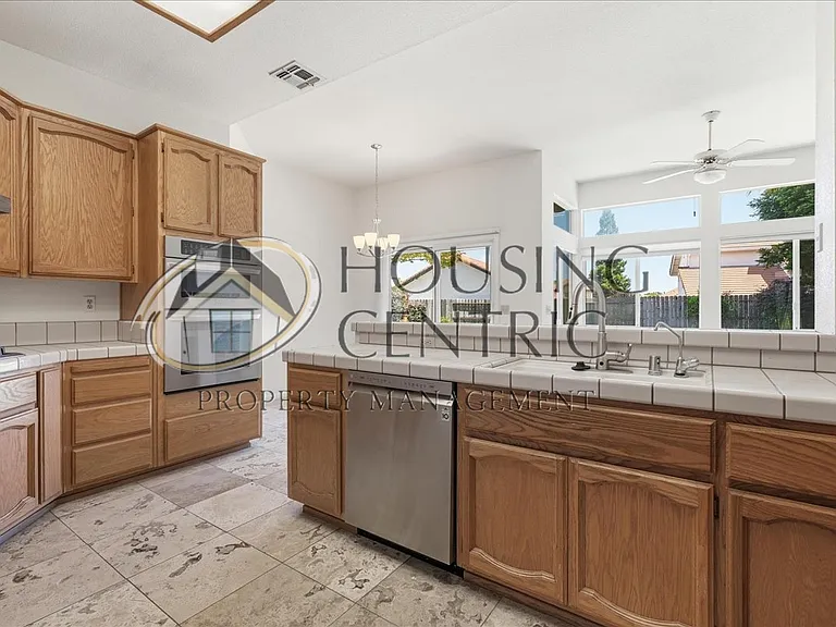 108 Pembury Way — Photo 17