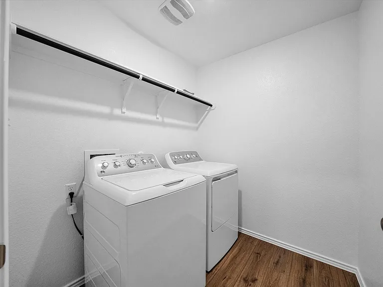 145 Crawford — Photo 33