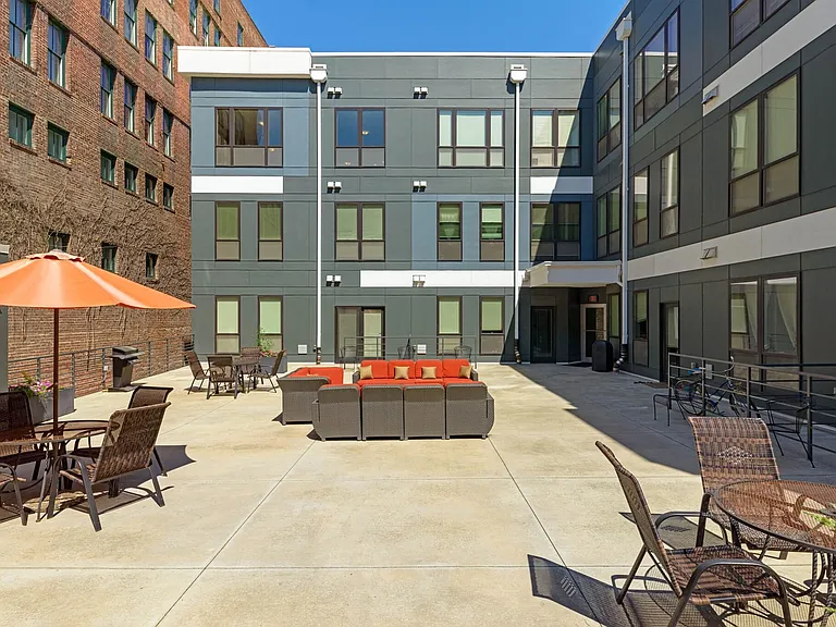 L14 Flats — Photo 13