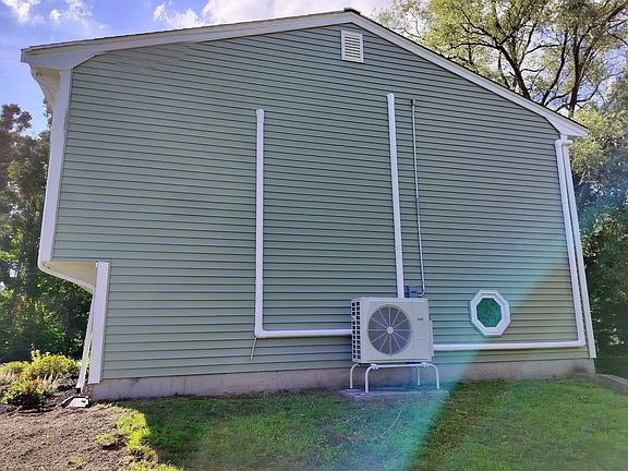 2nd image of 218 Pleasant St