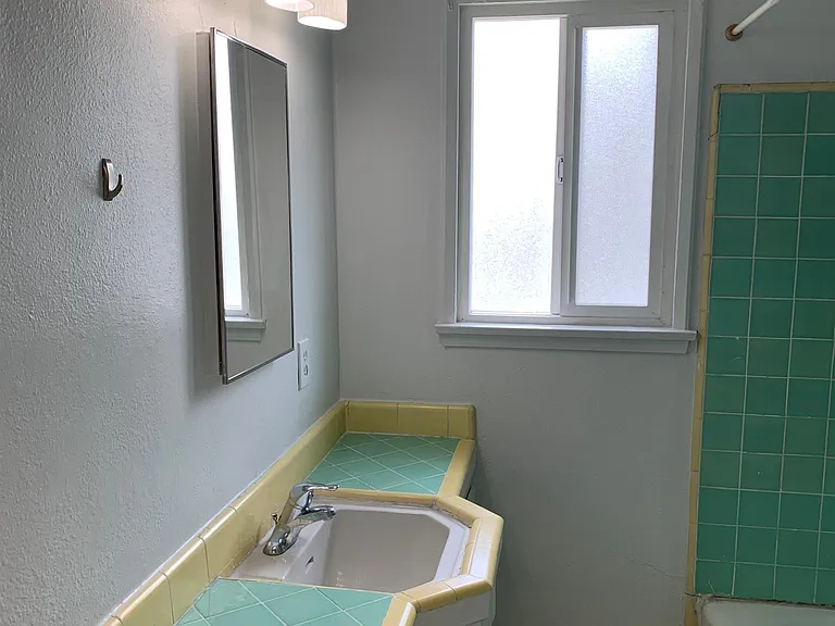 408 N Doheny Dr #4 — Photo 15