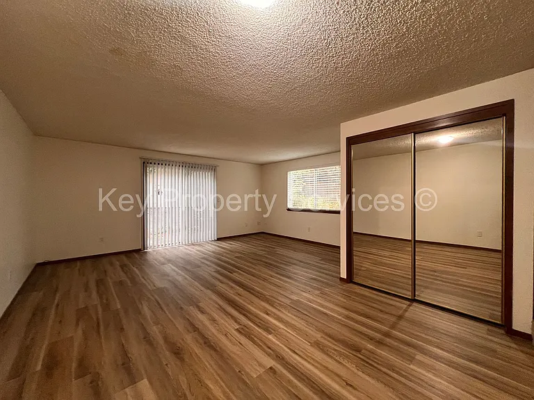 607 R St — Photo 9