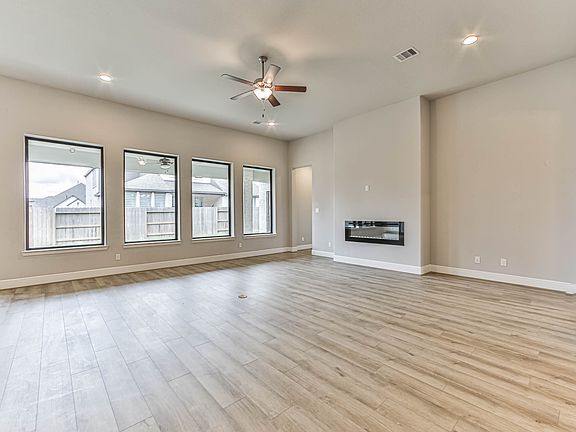 4th image of 4939 Creekbend Dr