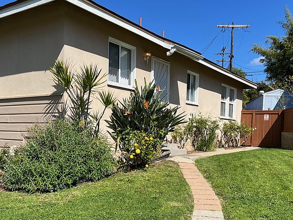 Side view to enclosed yard