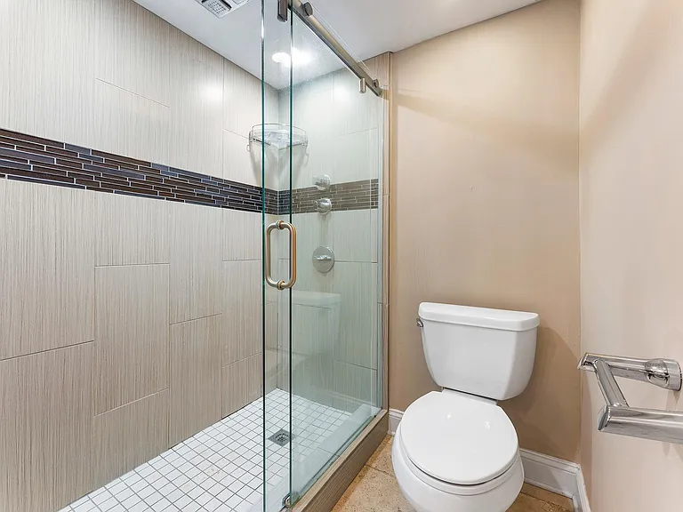 2200 Ocean Dr S #4D — Photo 12