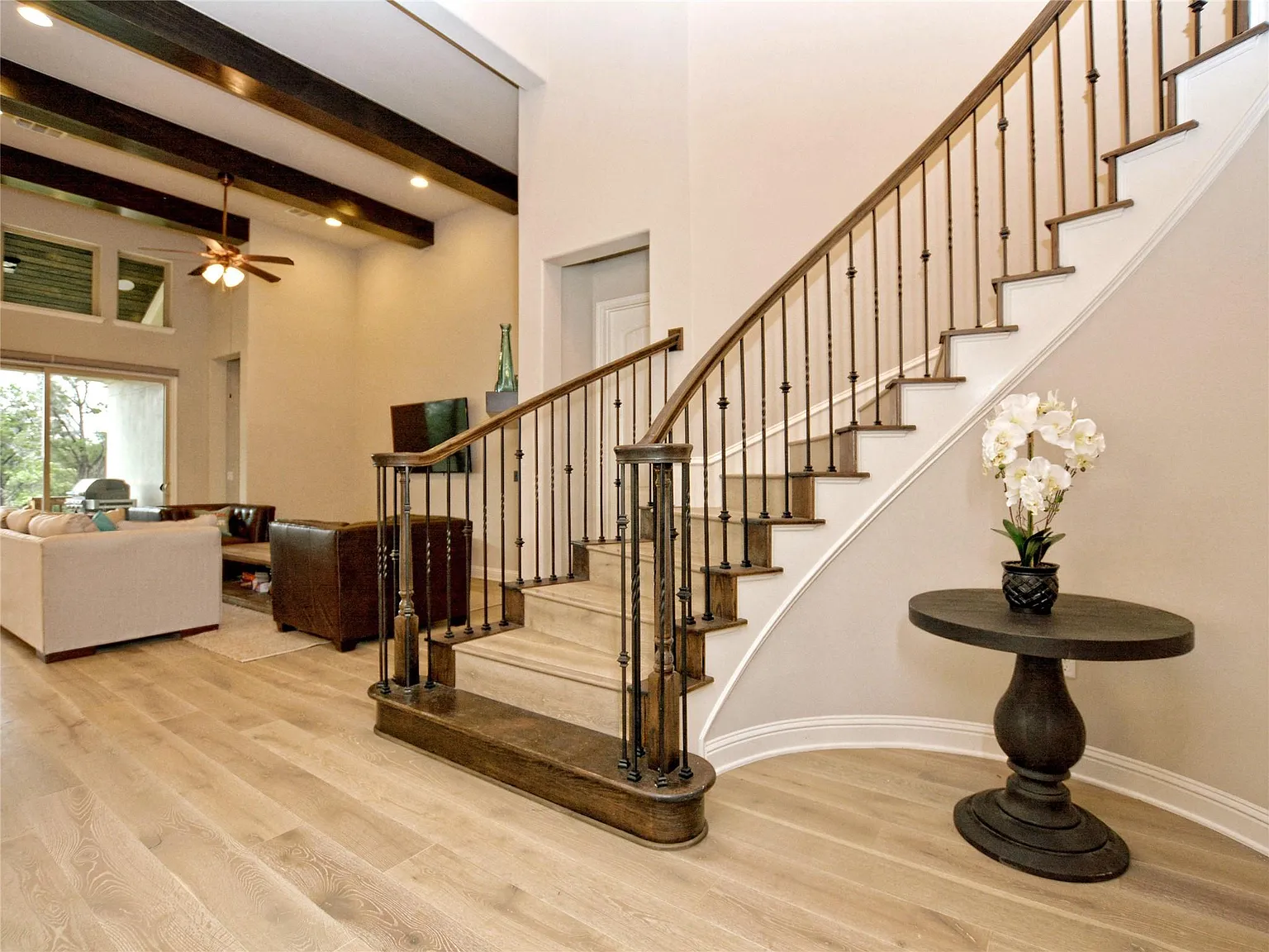4 bed, 3.0 bath, 3200 sqft, $4,500 — Photo 2