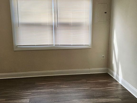 4th image of 2004 Larkhall Rd