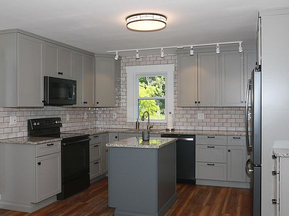 3rd image of 121 Chestnut Street