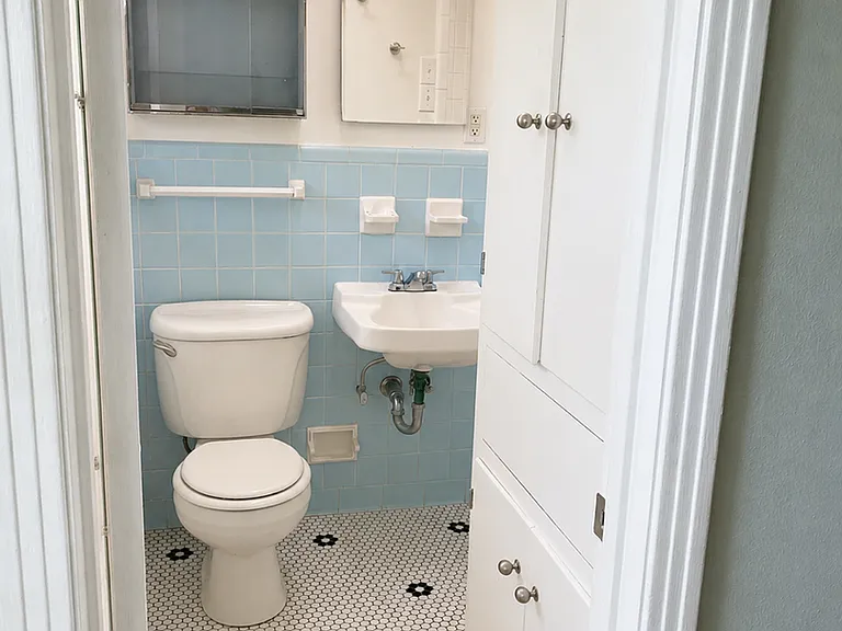 4700 Glenhaven Cir — Photo 19