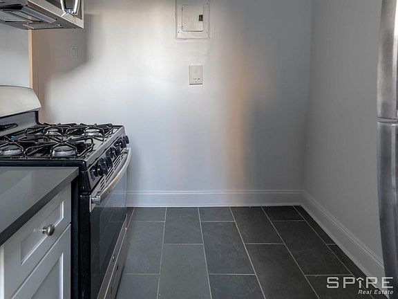 2nd image of 7 Woodruff Ave APT D2