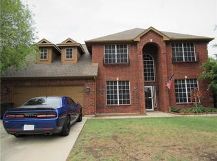 820 Kingsbrook Ln, Saginaw, TX 76179