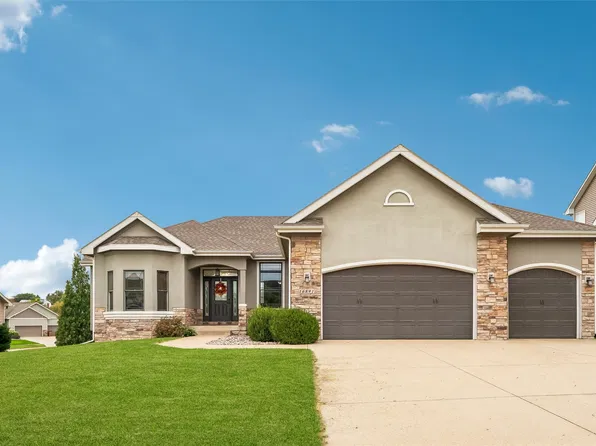 16891 Alpine Ct, Clive, IA 50325
