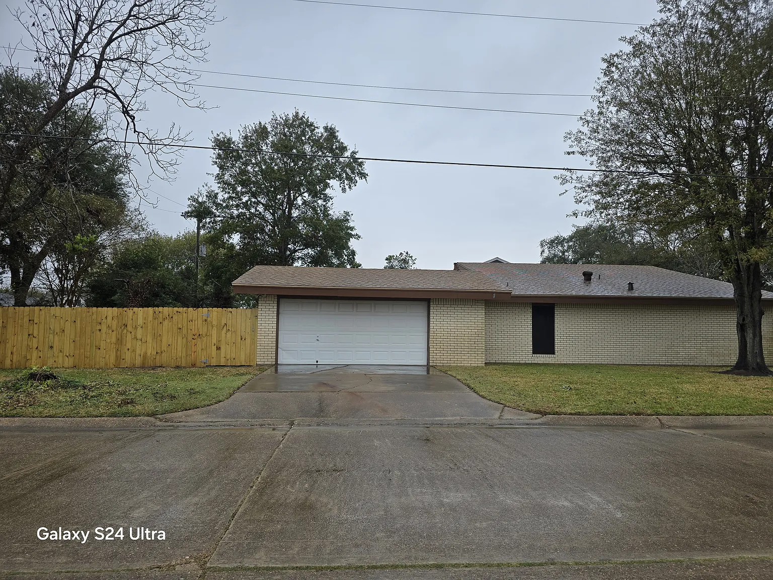 4 bed, 2.5 bath, 2137 sqft, $2,300 — Photo 2