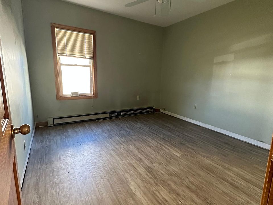 2nd image of 174 Montaup St #1