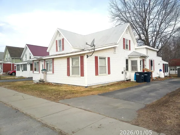 74 Pratt St, Rouses Pt, NY 12979