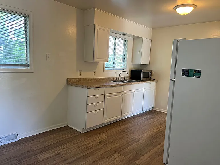 105 E Wilson St — Photo 5