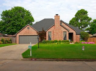 303 Kingsbury Dr, Muskogee, OK 74403