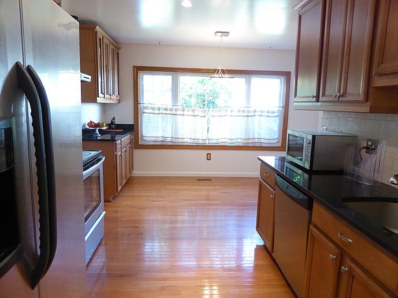 2nd image of 12 Lodge Pl