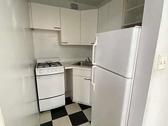 5th image of 64 7th Ave APT 3C