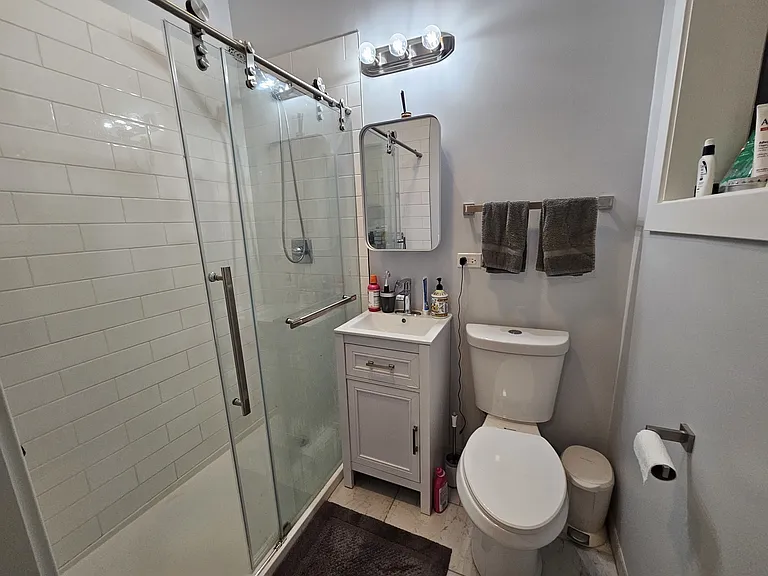 1415 W Erie St #1F — Photo 11