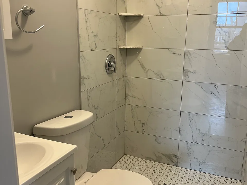 310 Roup Ave #4