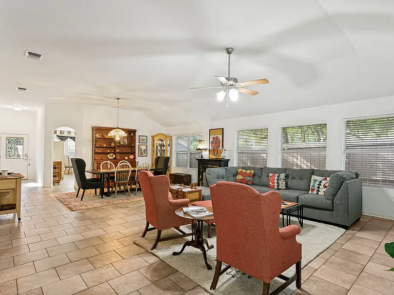 10 Oakwell Farms Pkwy — Photo 13