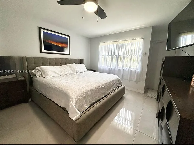 230 Lakeview Dr #102 — Photo 5