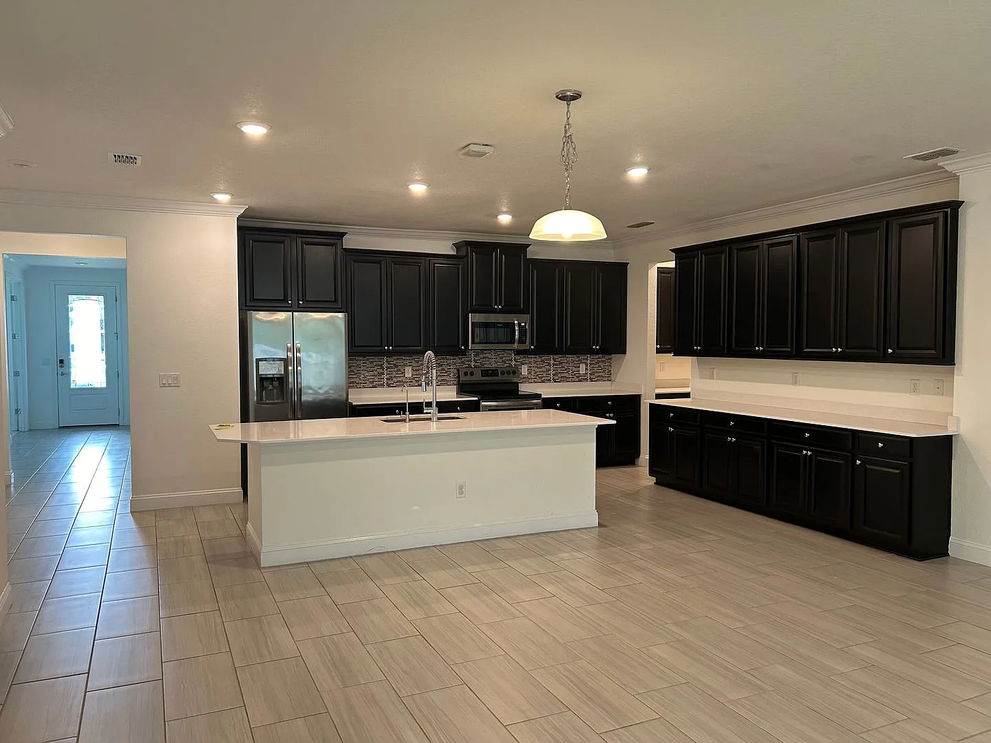 Beautiful 4/3 Carter Hall Home in Mandarin | Split Floor Plan | Almost 3k Sq Ft | 3 Car Garage | ... — Photo 2