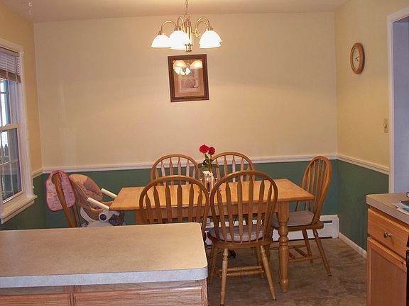 3rd image of 202 N Harvest St