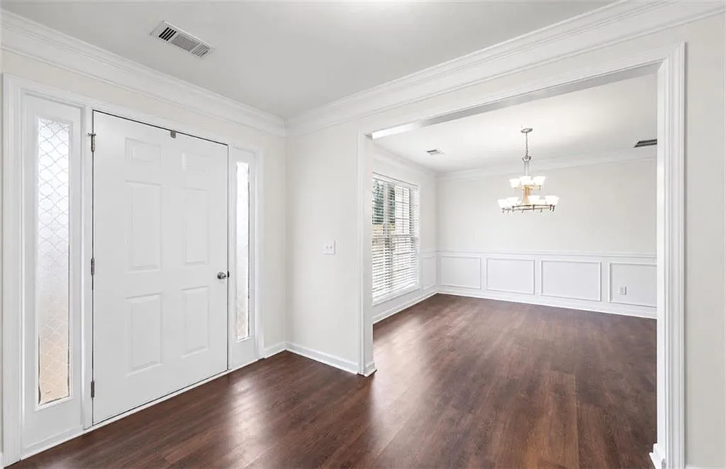 4 bed, 4.0 bath, 2694 sqft, $2,600 — Photo 3