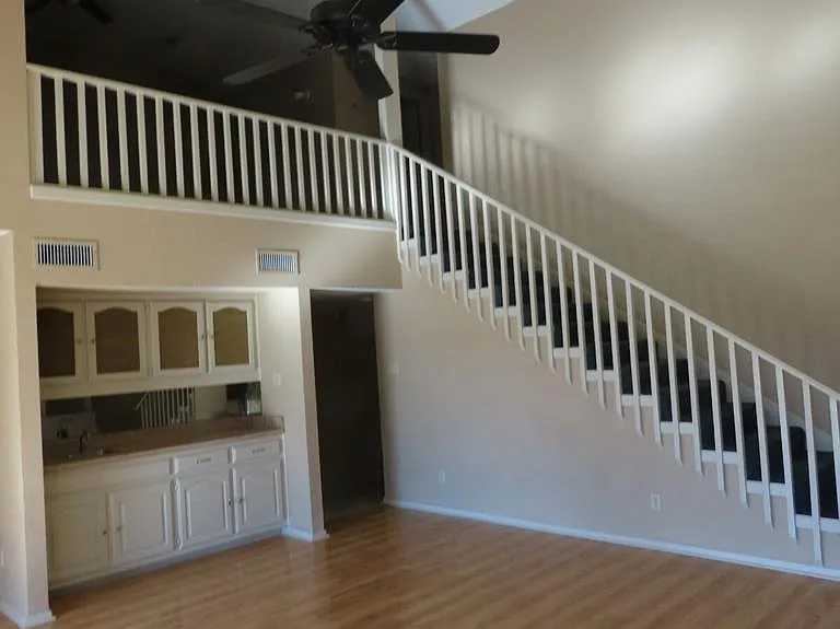 379 Englewood Dr — Photo 6