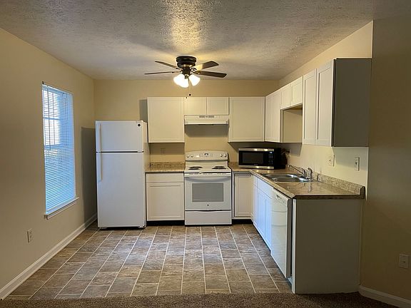 3rd image of 1607 Alexandria Dr #C