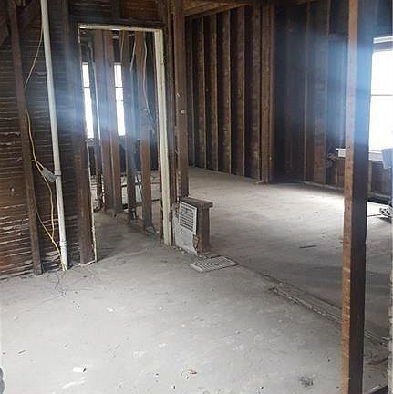 3rd image of 251 Roslyn St