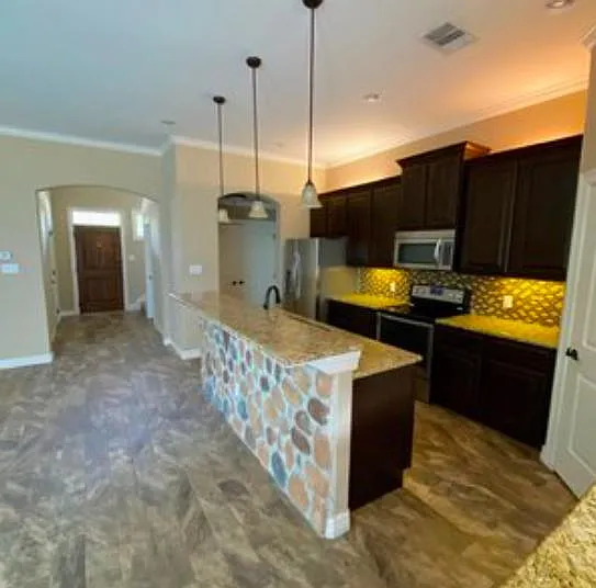5 bed, 5.5 bath, 2174 sqft, $5,500 — Photo 3