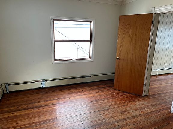5th image of 3316 Greenwood Ave