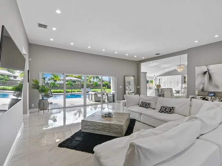 7101 W Lake Dr — Photo 4