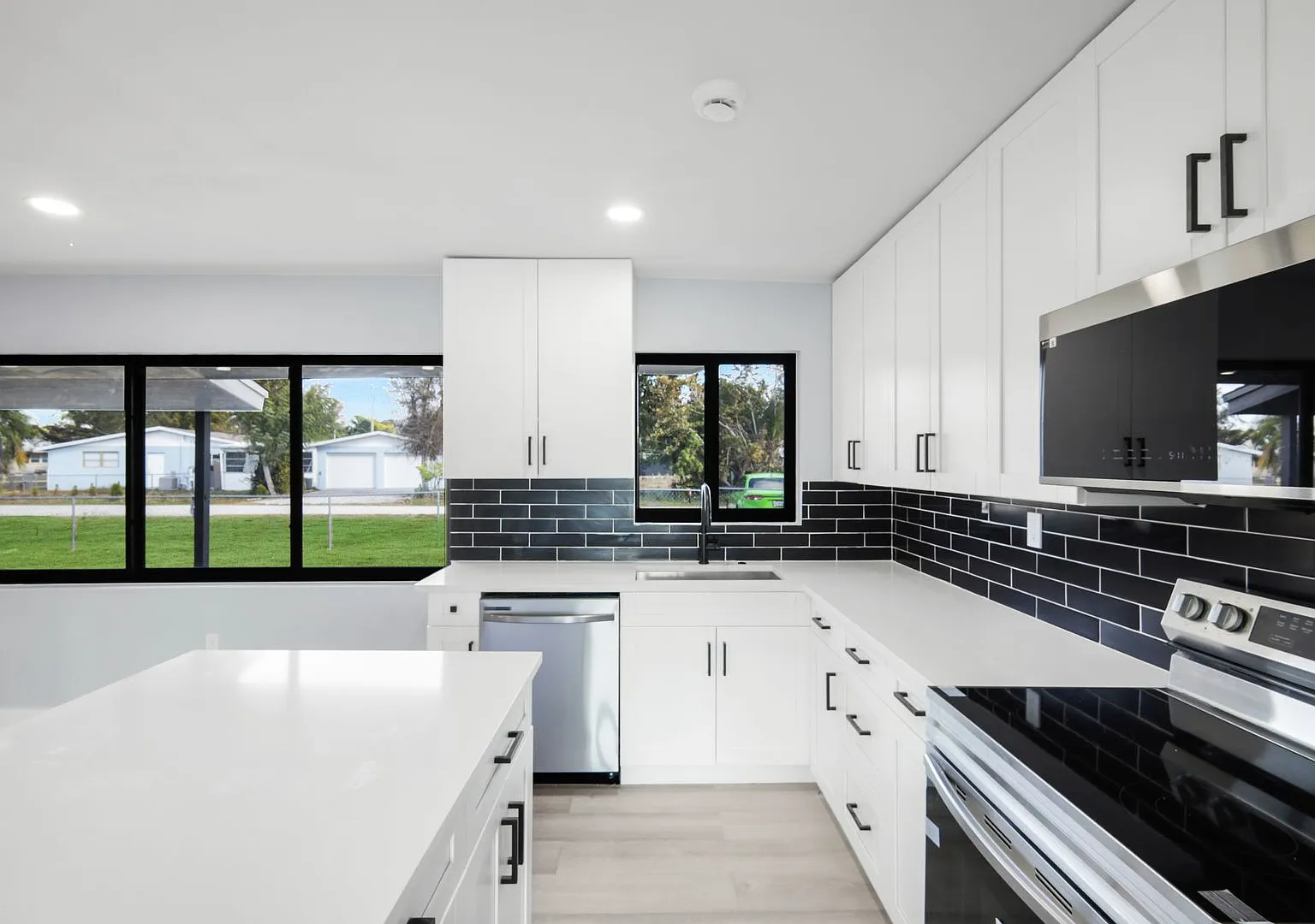 3 bed, 1246 sqft, $2,100 — Photo 3