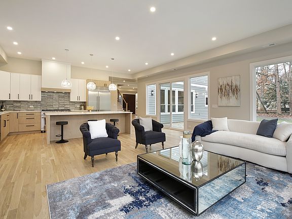 5th image of 28 Melrose Ln