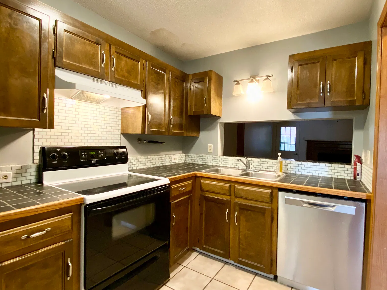 2 bed, 1.5 bath, 1080 sqft, $1,250 — Photo 3