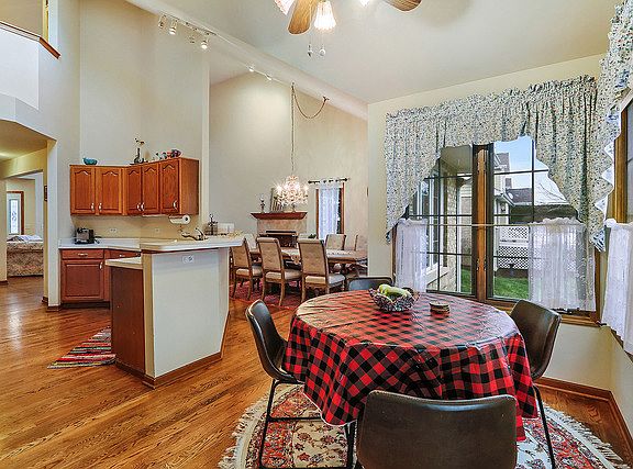 5th image of 10439 Songbird Cir