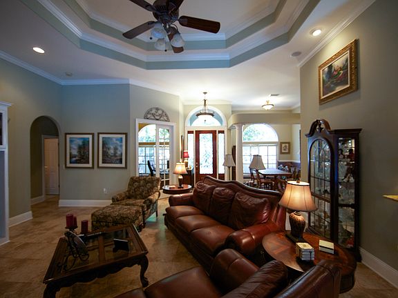 4th image of 210 Oviedo St